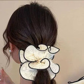 کش مو کرکره ای حریر دور دوزی شده